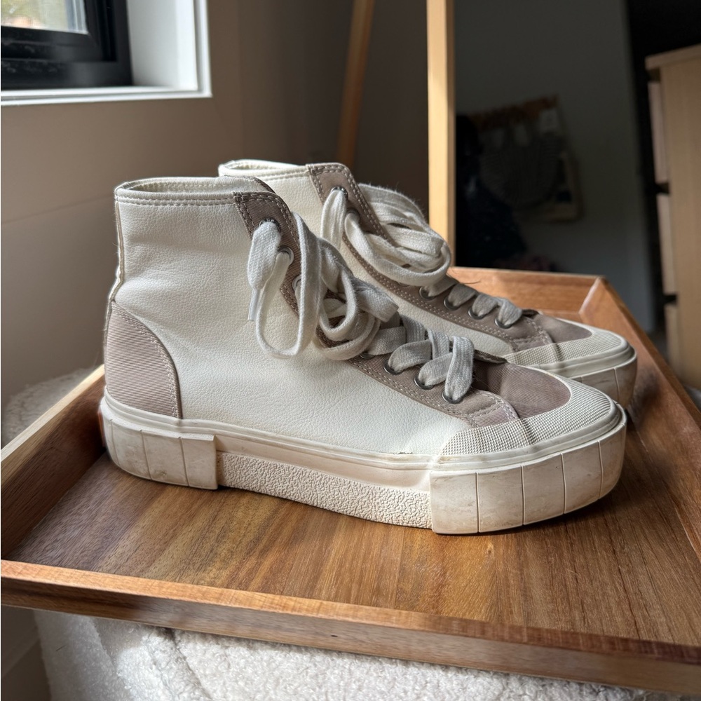 High top Good News sneaker, size EU 38, gently used